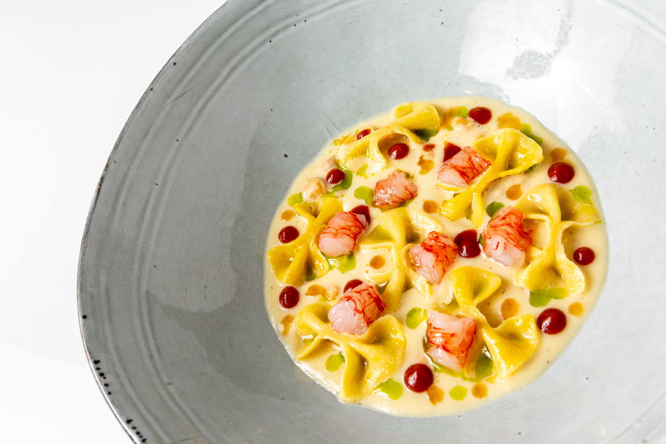 Zuppetta-di-ceci,-gamberi-rossi-di-Mazara-del-Vallo-e-farfalline-1